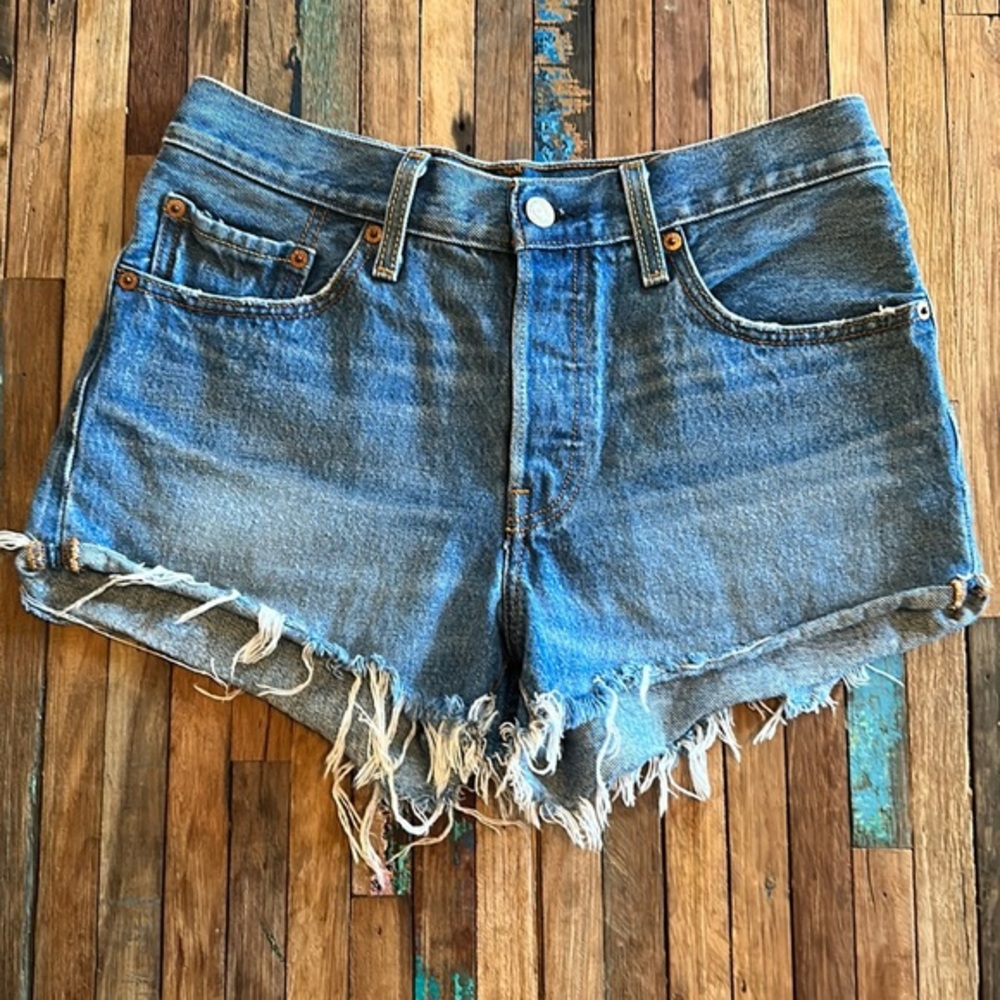 Levi’s High Rise Shorts Sz 26